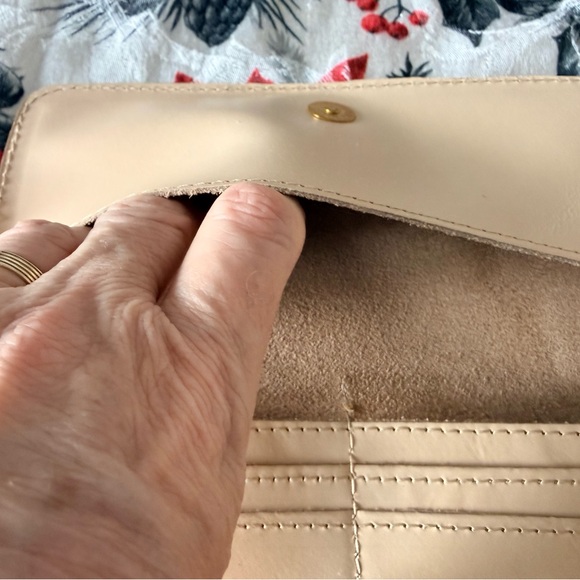 Wallet Creamy Sheep Skin Hand-Crafted Minimalist Folded - Picture 5 of 7